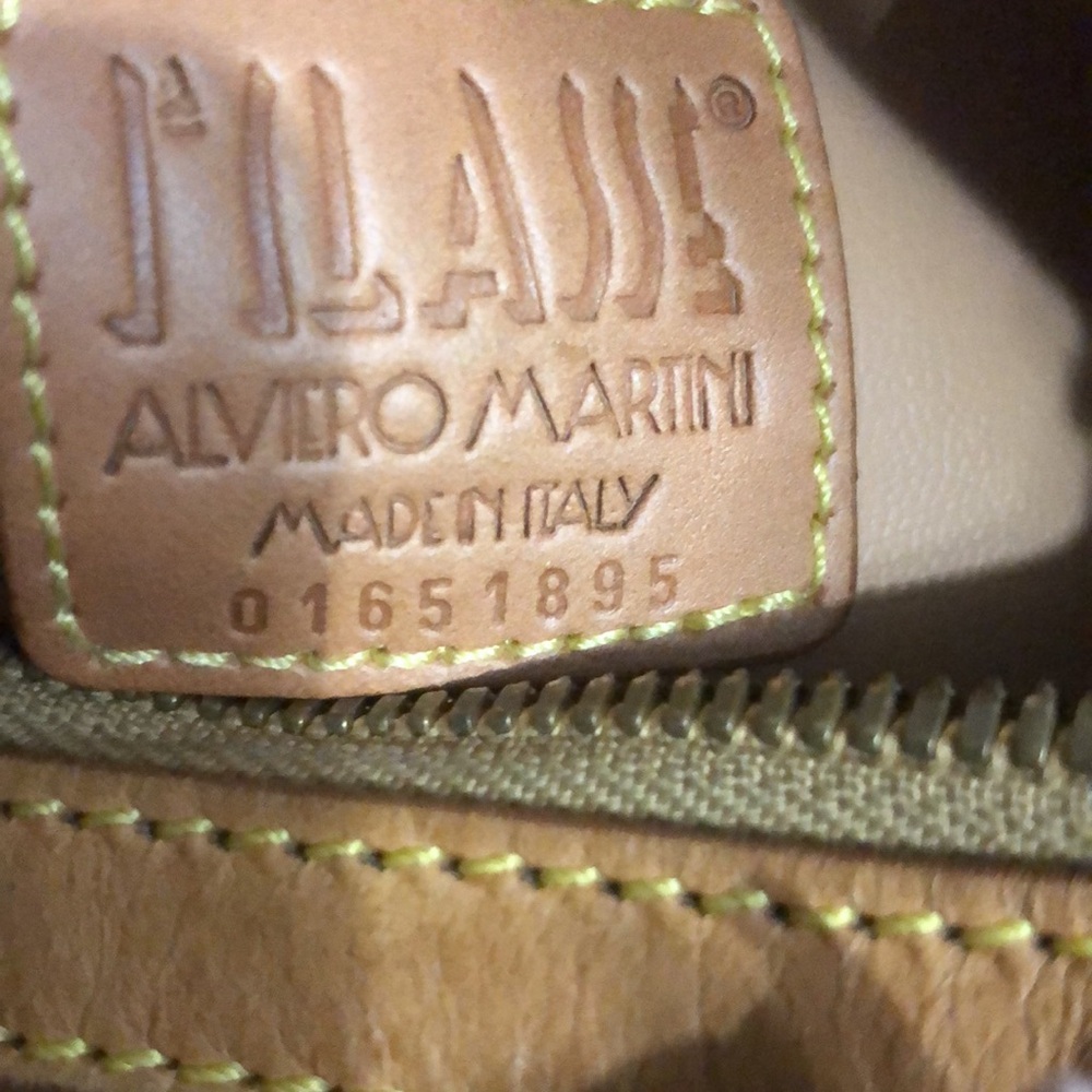 Alviero Martini 1st Class Leather Satchel with Strap - Picture 11 of 11
